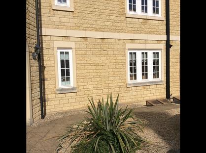 2 Bed Flat, Kinneir Close, SN13