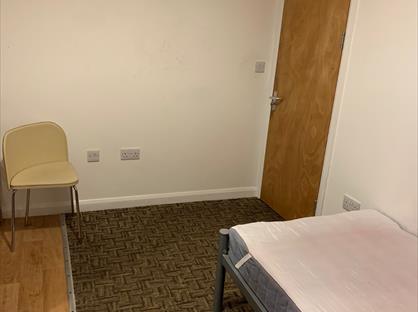 Room in a Shared House, New Road, TW14