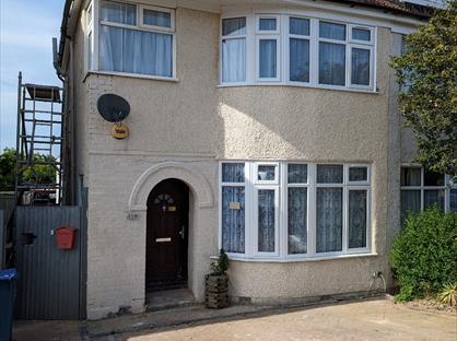 3 Bed Semi-Detached House, The Heights, UB5