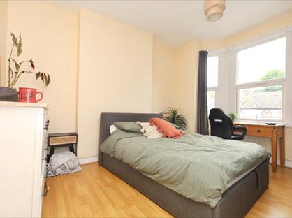 1 Bed Flat, Winchester Road, E4
