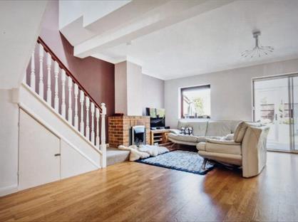 5 Bed Semi-Detached House, Eden Road, CR0