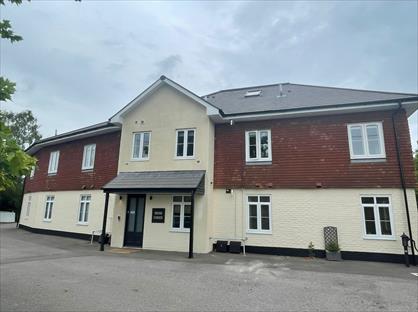 1 Bed Flat, Dunleys Hill, RG29