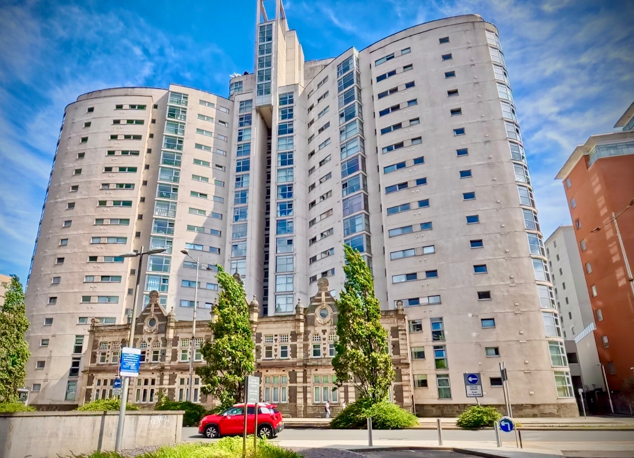 1 Bed Flat, Altolusso, CF10