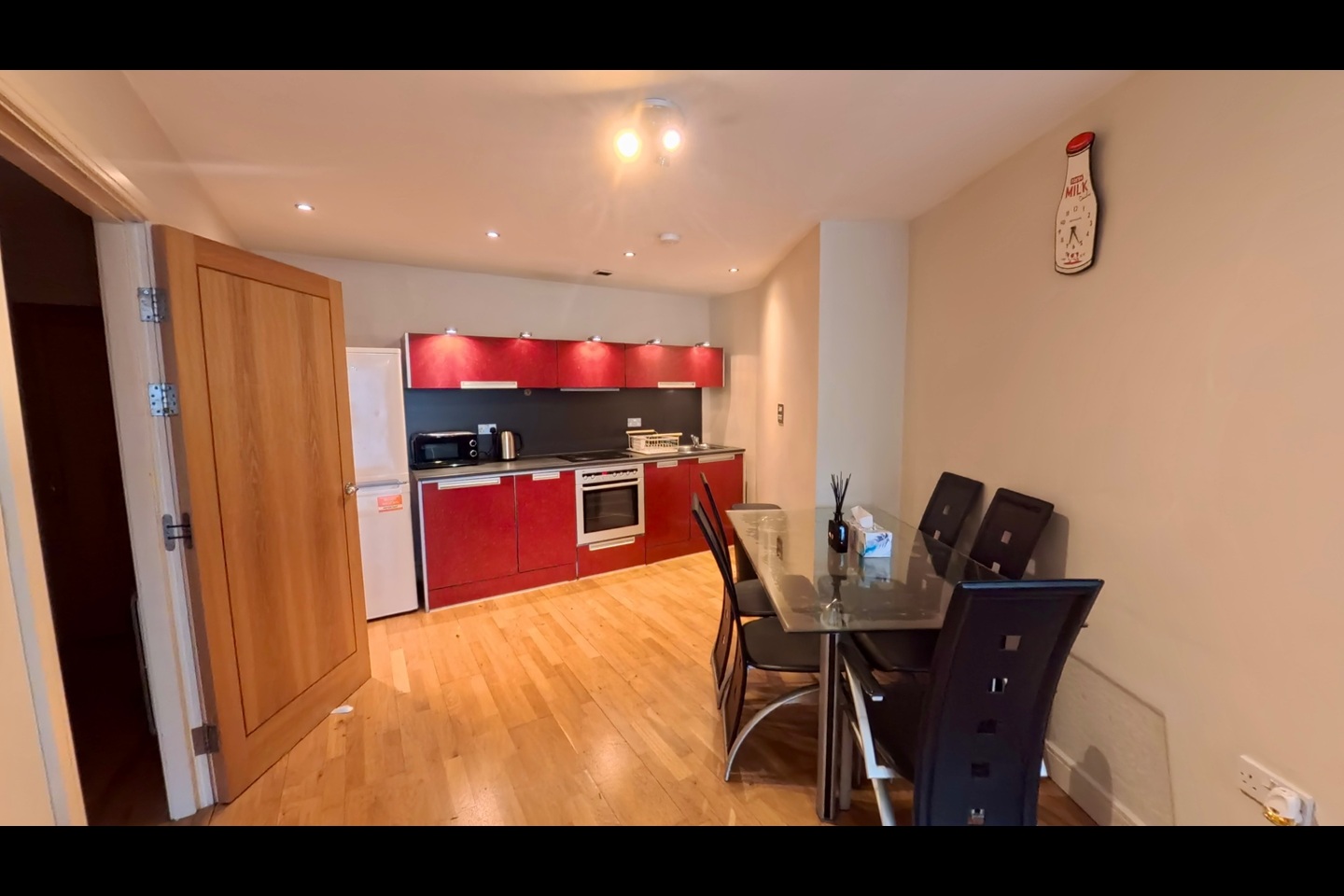 1 Bed Flat, Altolusso, CF10 photo 4