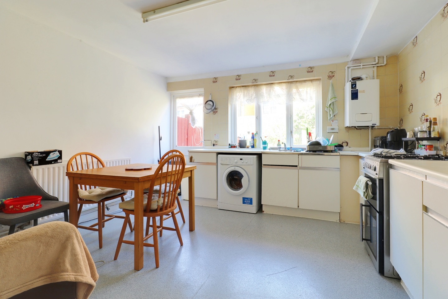 4 Bed Terraced House, Chaplin Close, SE1, N1 7GU