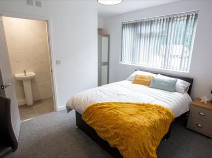 6 Bed End Terrace, Charter Avenue, CV4