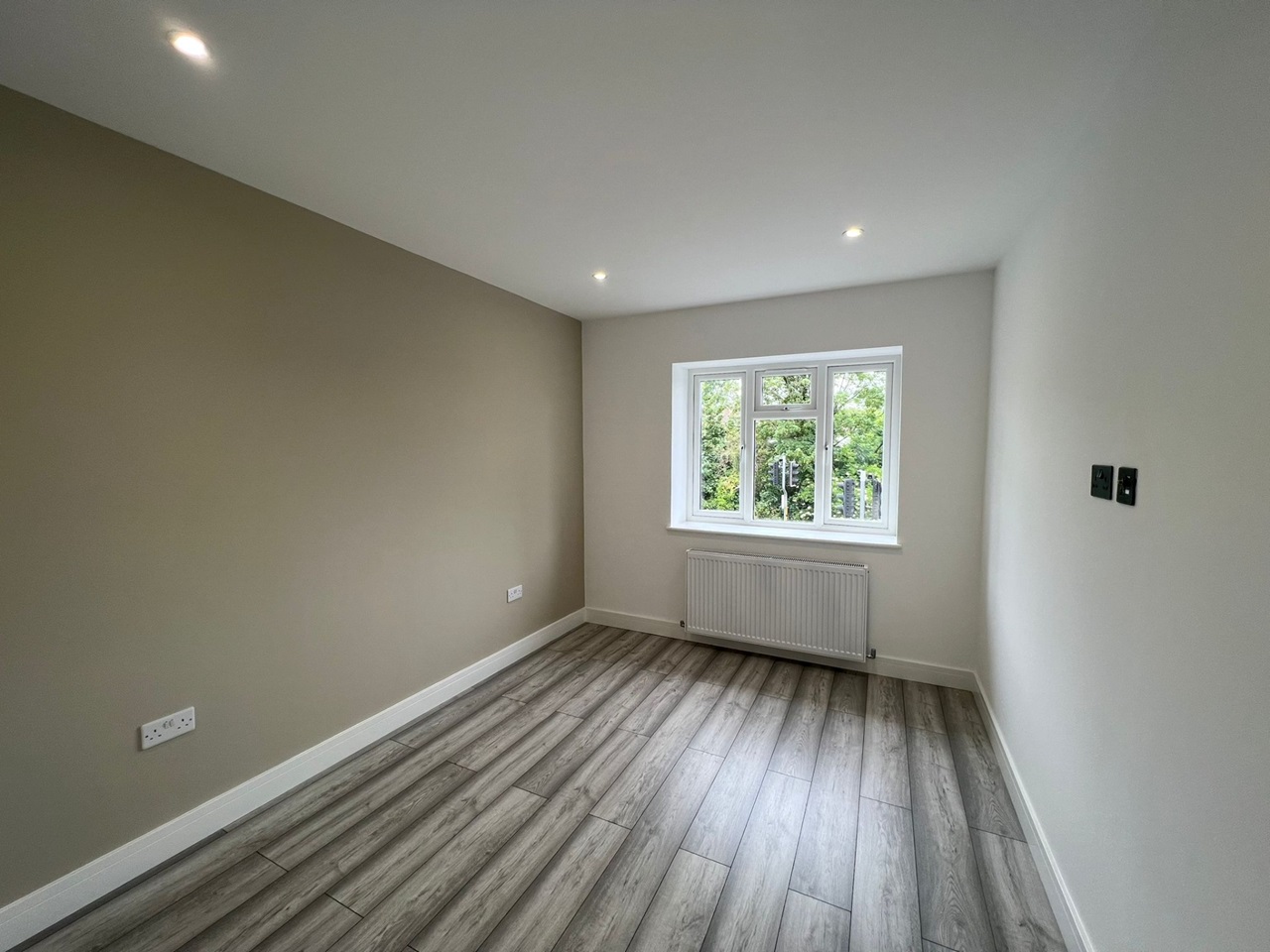 Chigwell 1 Bed Flat, Manor Road, IG7 To Rent Now for £1,300.00 p/m