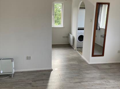 Studio Flat, Goodmays, IG3