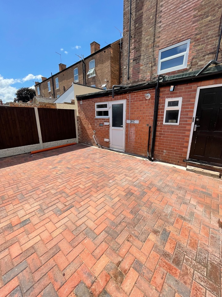 1 Bed Flat, Queens Road, NG9, N1 7GU