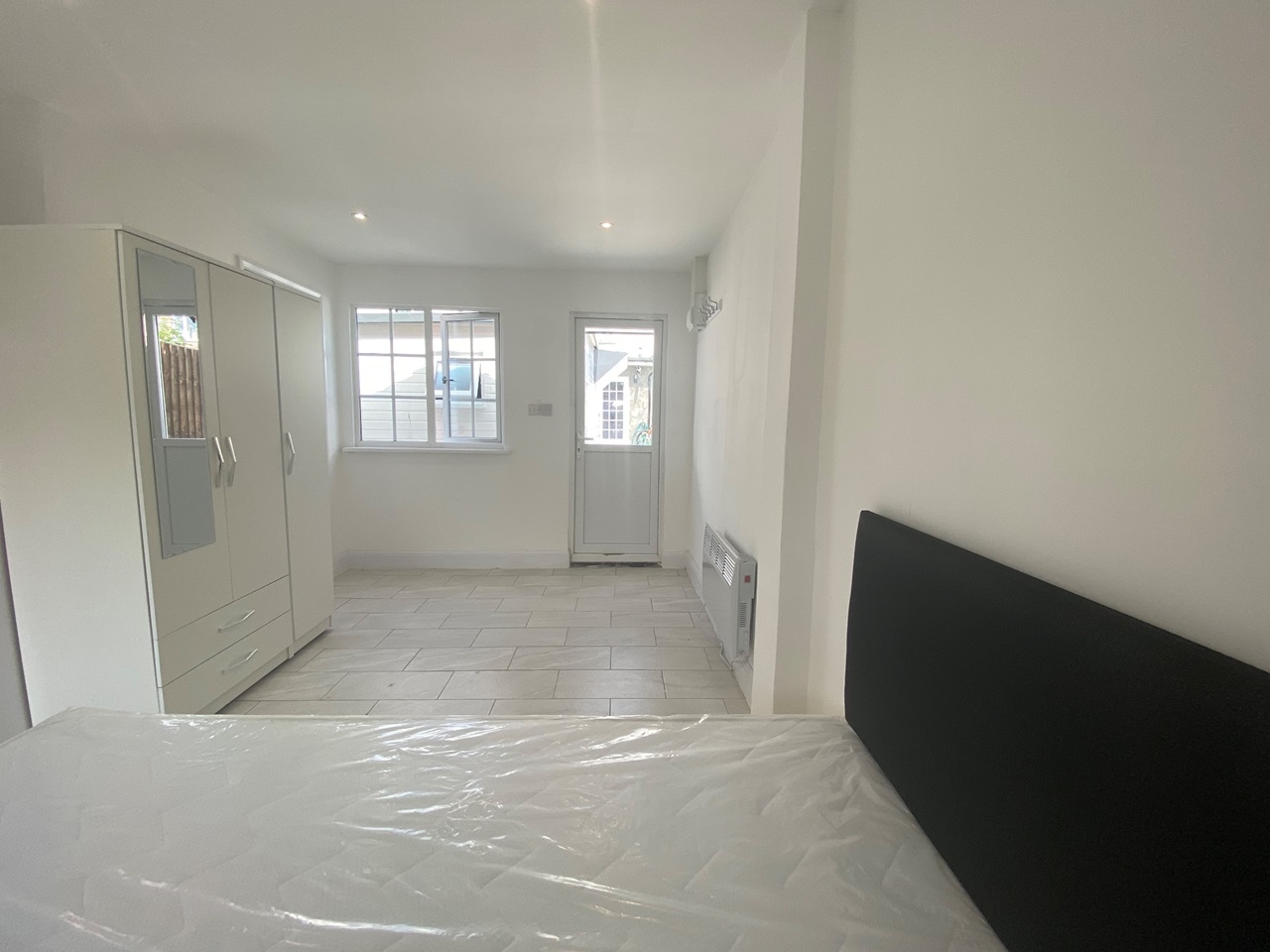 Streatham Studio Flat, Norbury, SW16 To Rent Now for £1,350.00 p/m