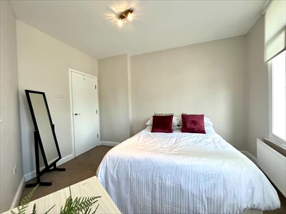 2 Bed Flat, Warren Court, NW1