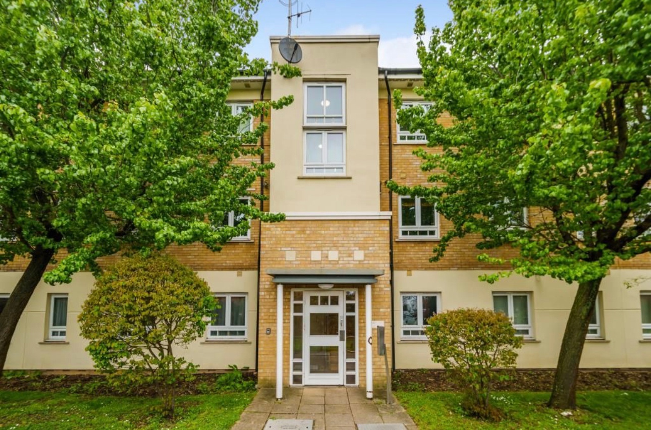 Feltham 2 Bed Flat, Viridian Court, TW13 To Rent Now for £1,650.00 p/m