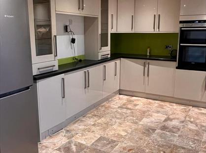 Room in a Shared House, Mottingham Road, N9