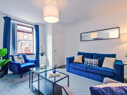 2 Bed Semi-Detached House, Droylsden Road, M40