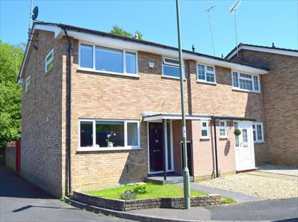 3 Bed End Terrace, Longleat Square, GU14