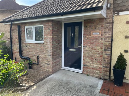 1 Bed Semi-Detached House, Bletchingley Road, RH1