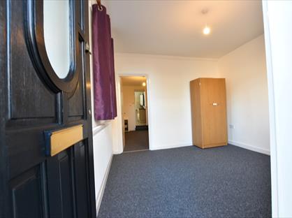 1 Bed Maisonette, Tennyson Road, LU1