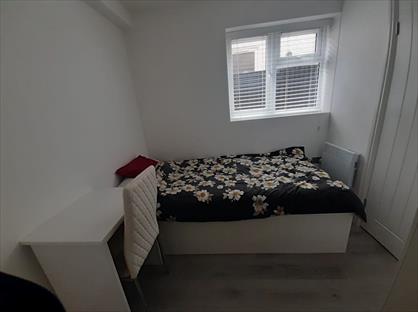 Room in a Shared House, Foresters Drive, SM6