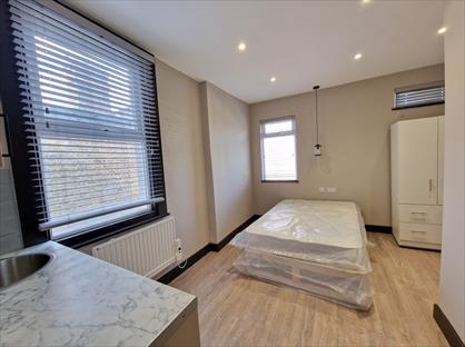 Studio Flat, Abbey Road, SW19