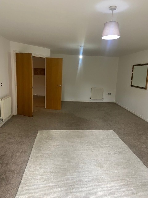 3 Bed Flat, Carisbrooke Road, LS16 photo 3