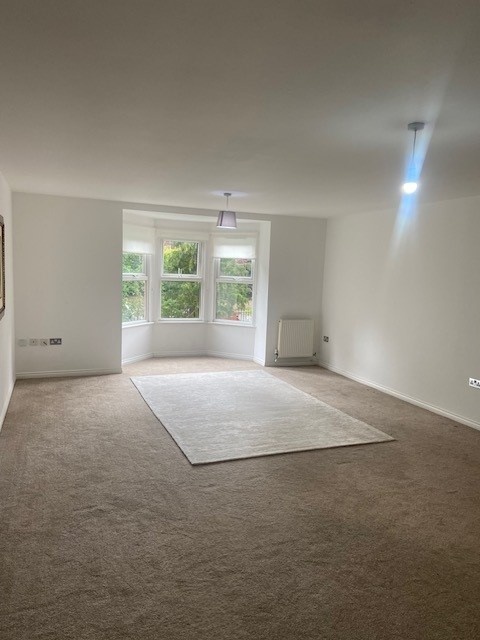 3 Bed Flat, Carisbrooke Road, LS16 photo 5