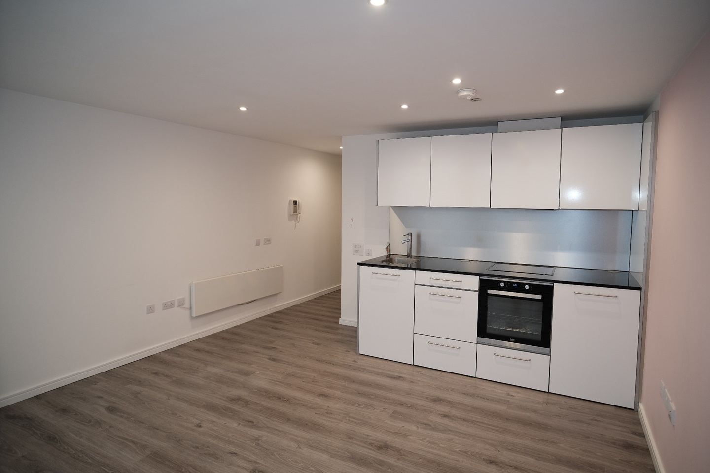 1 Bed Flat, Skypark Road, BS3 photo 3