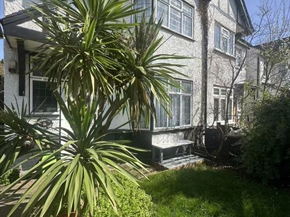 Studio Flat, Sunningfields Road, NW4