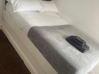 Room in a Shared House, Watford Street, ST4