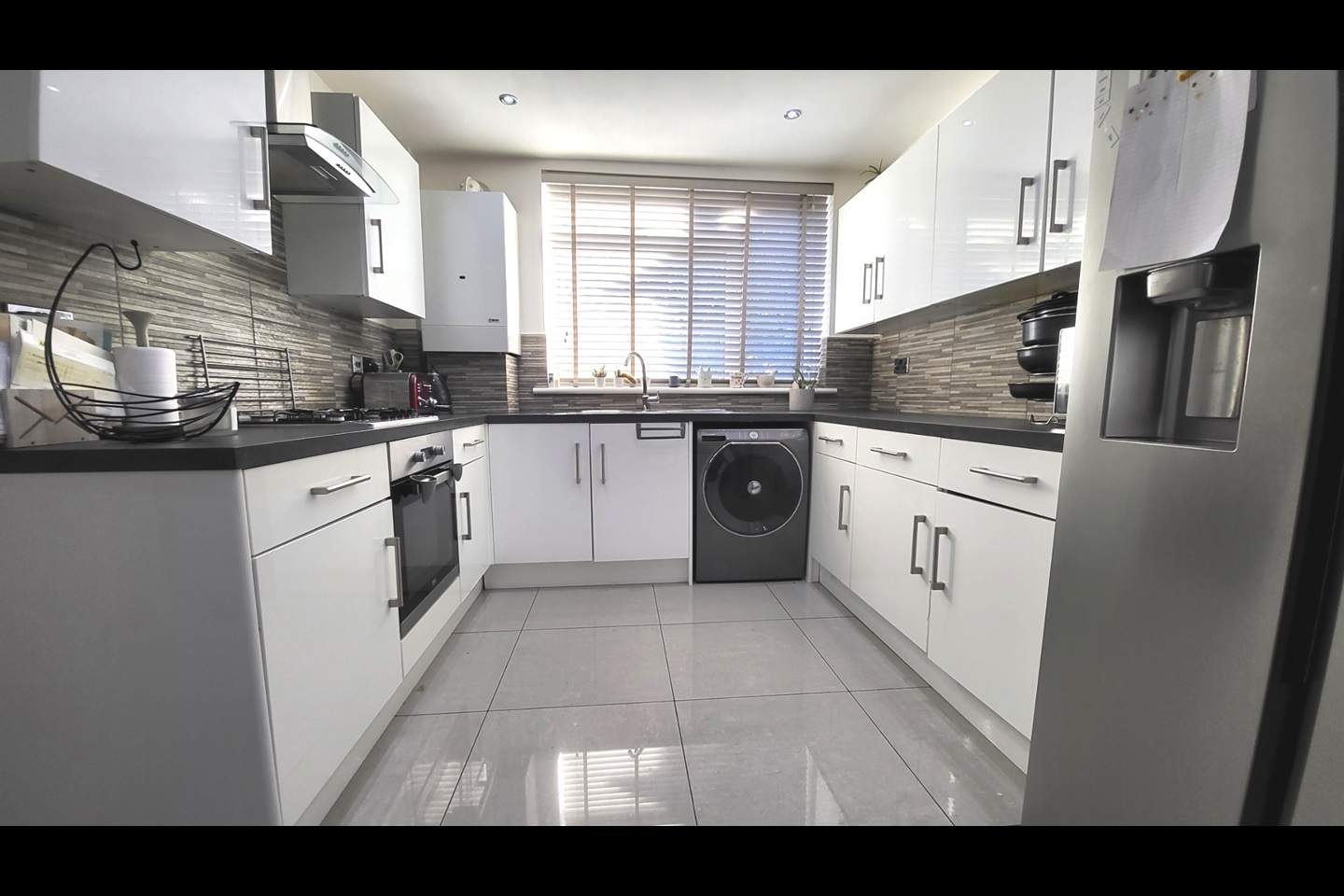 London 3 Bed Terraced House, Caistor Road, SW12 To Rent Now for £