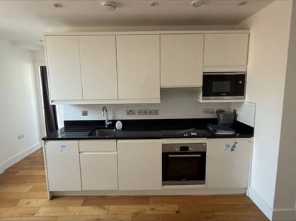 1 Bed Flat, Rutland House, KT18