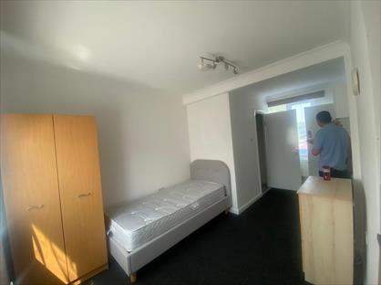 Studio Flat, Elthorne Road, NW9