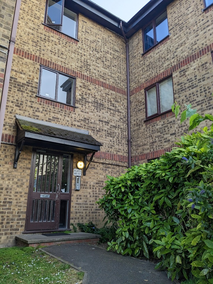 Romford Studio Flat, Blacksmiths Close, RM6 To Rent Now for £990.00 p/m