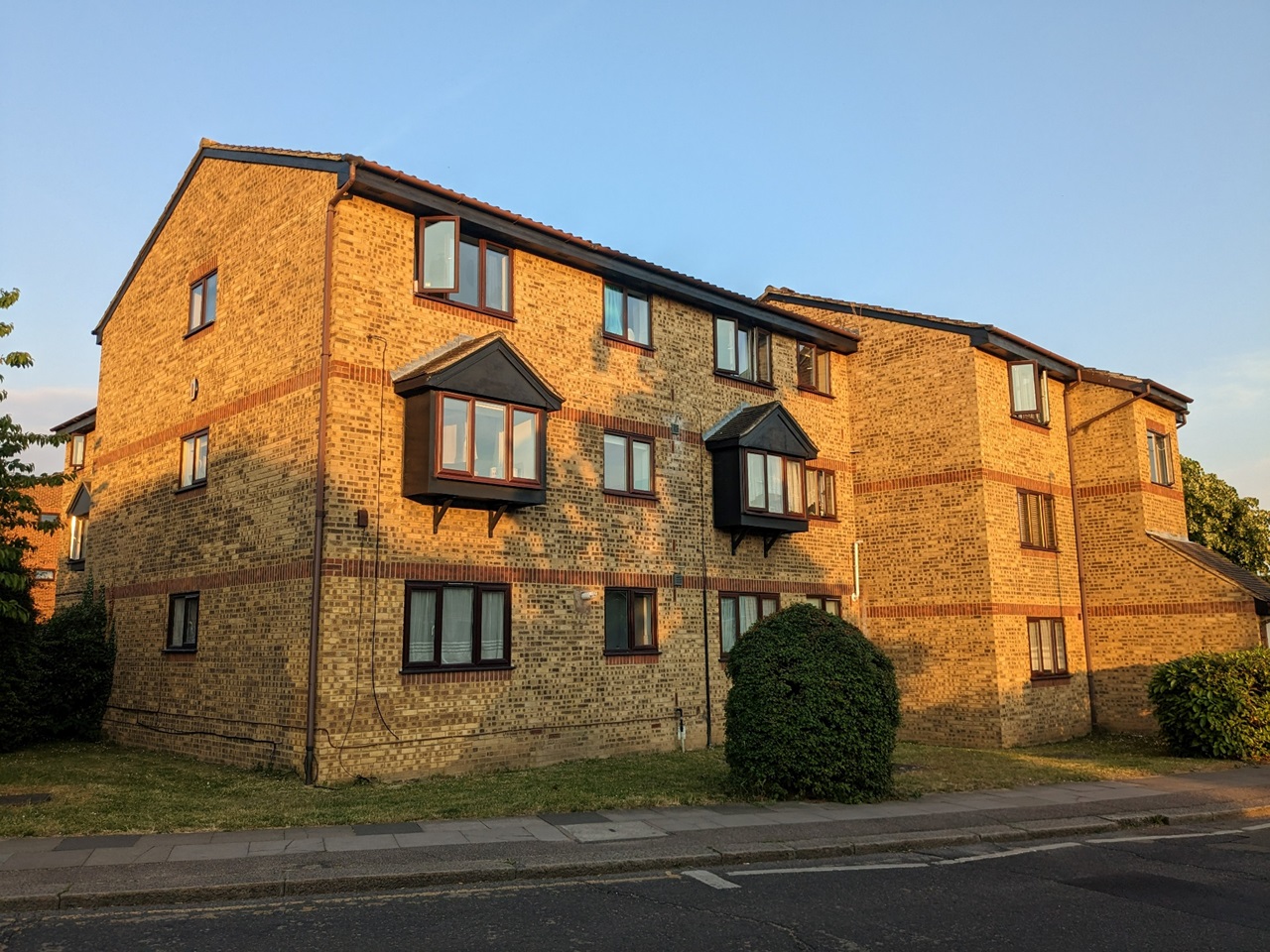 Romford Studio Flat, Blacksmiths Close, RM6 To Rent Now for £990.00 p/m