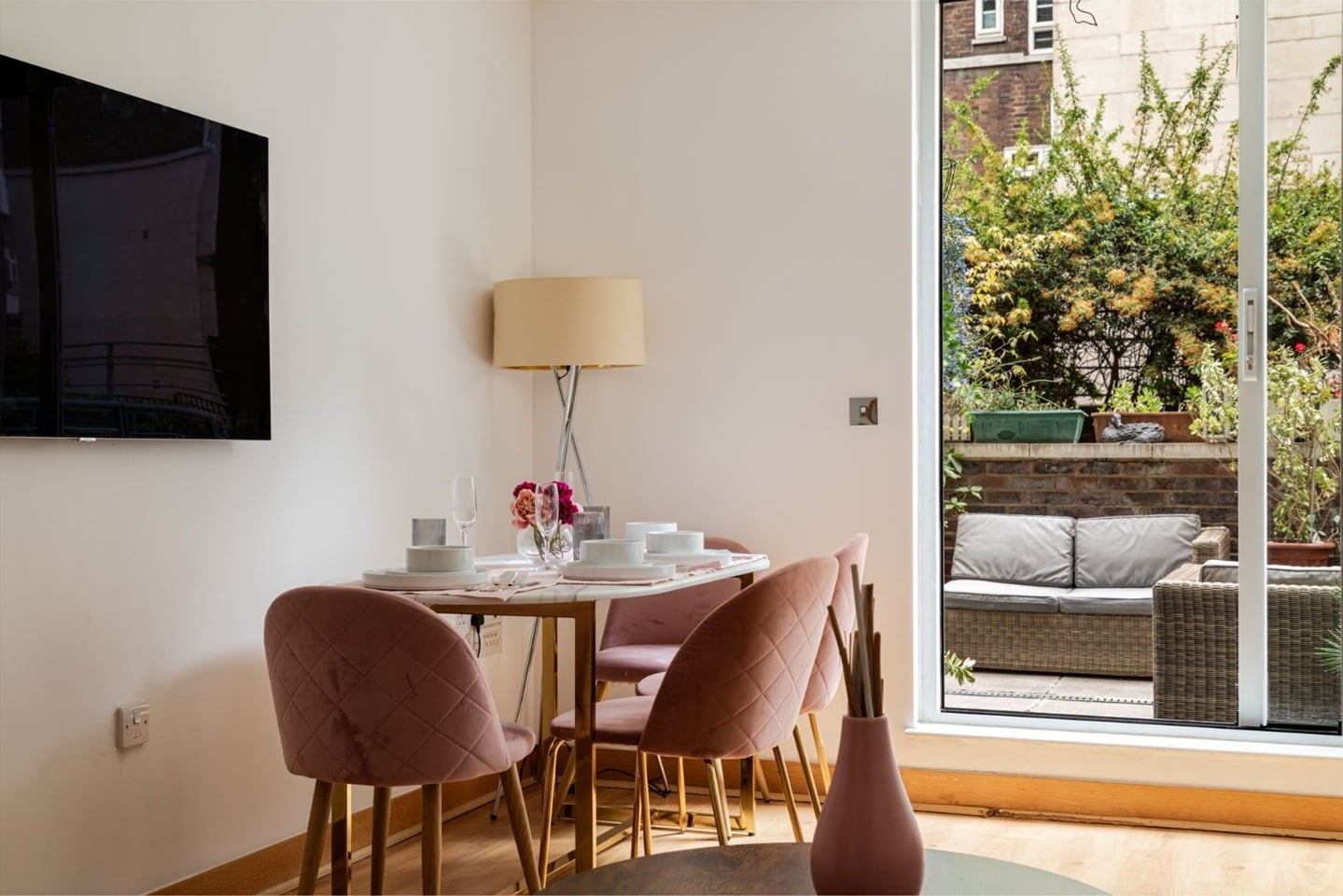 4 Bed Flat, Page St, SW1P photo 3