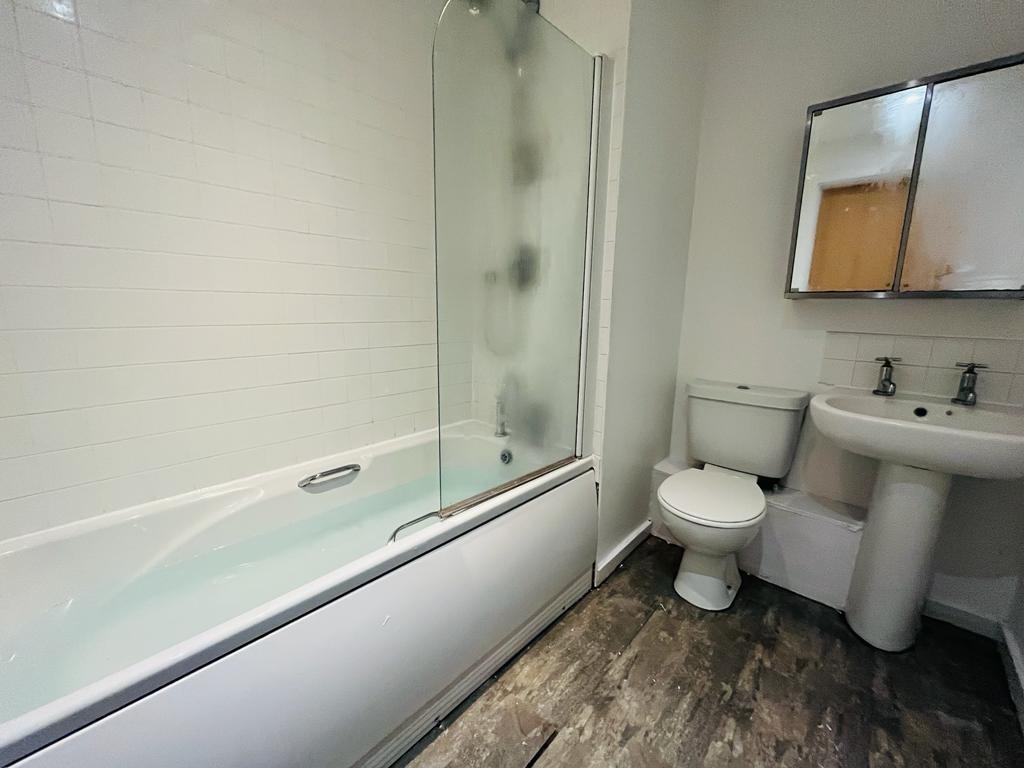 2 Bed Flat, Ordsall Lane, M5 photo 5