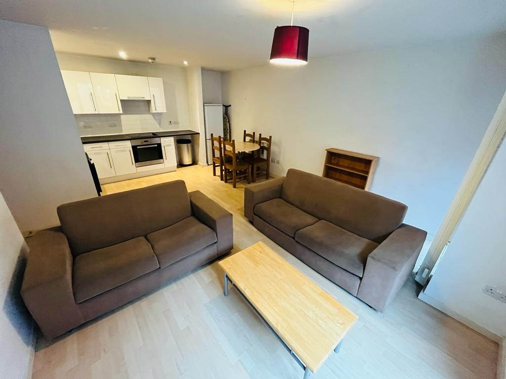 2 Bed Flat, Ordsall Lane, M5 photo 2