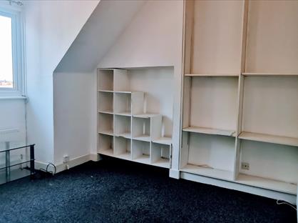 Studio Flat, Top, SS9