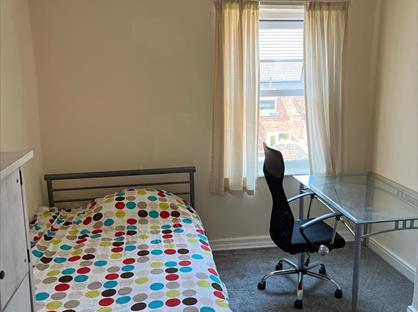 Room in a Shared House, Ermine Road, CH2