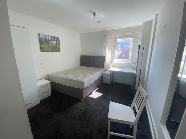 2 Bed Flat, Moss Street, L6 photo 2
