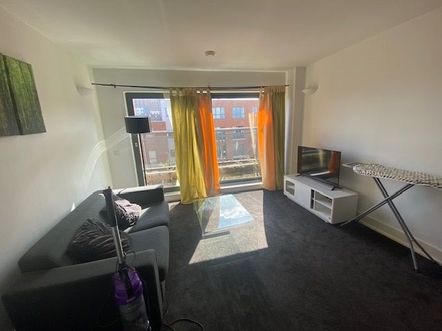 2 Bed Flat, Moss Street, L6 photo 4