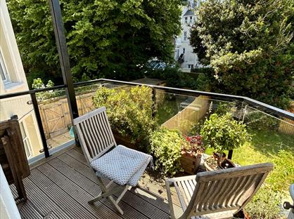 2 Bed Flat, Courtlands Place, BN21