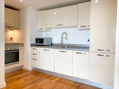 2 Bed Flat, St. Peters Square, LS9