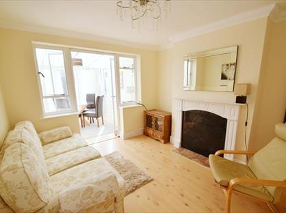 2 Bed Flat, Dudley Close, RG31