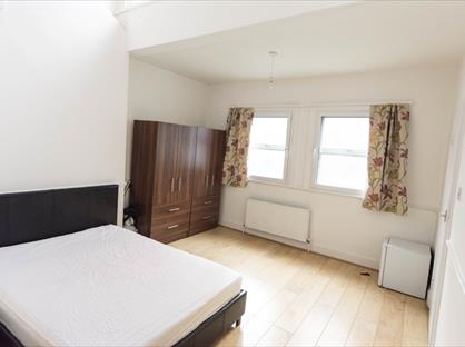 Studio Flat, Holloway Road, N7