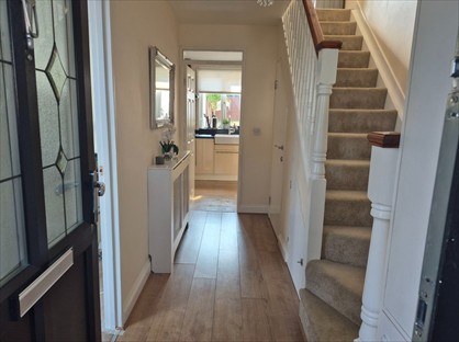 3 Bed Semi-Detached House, Manford Way, IG7