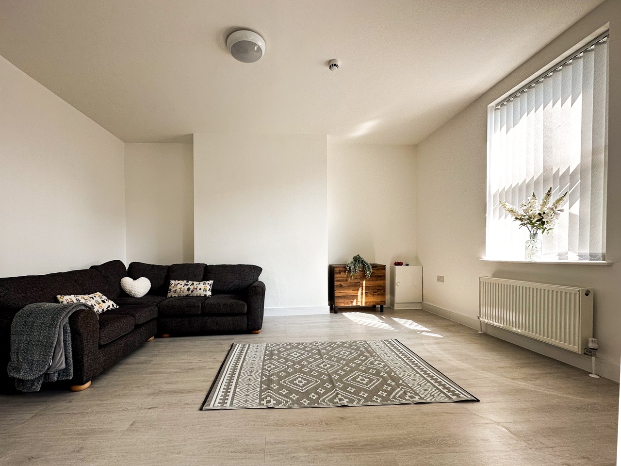 2 Bed Flat, Balmoral Road, L6 photo 2