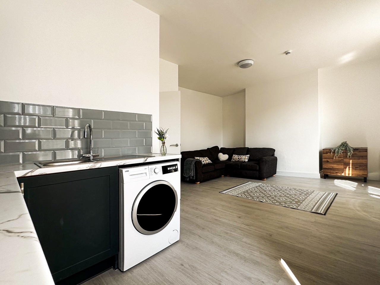 2 Bed Flat, Balmoral Road, L6 photo 4