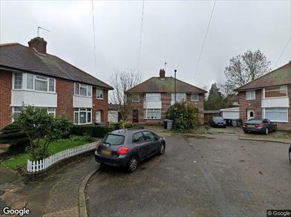 6 Bed Semi-Detached House, Oak Gardens, HA8