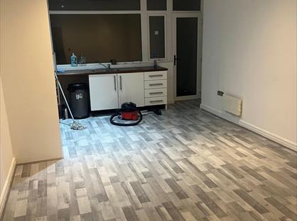 2 Bed Flat, Hacking Hey, L2