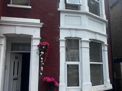 1 Bed Flat, Heygate Av, SS1